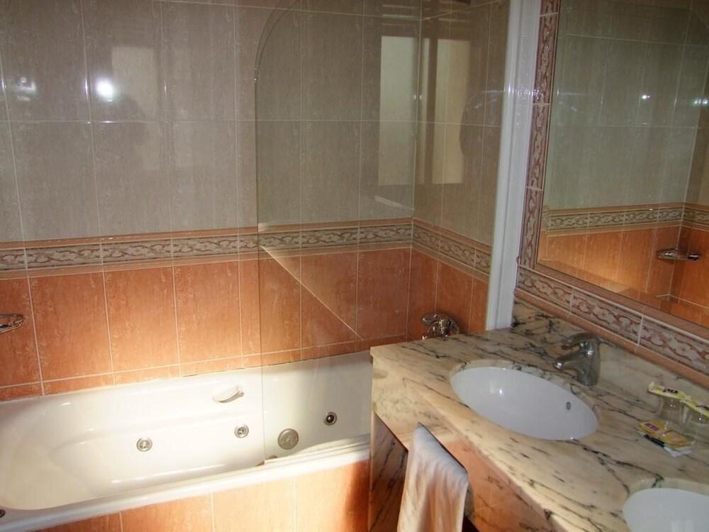 Hotel Montearagon Huesca Extérieur photo